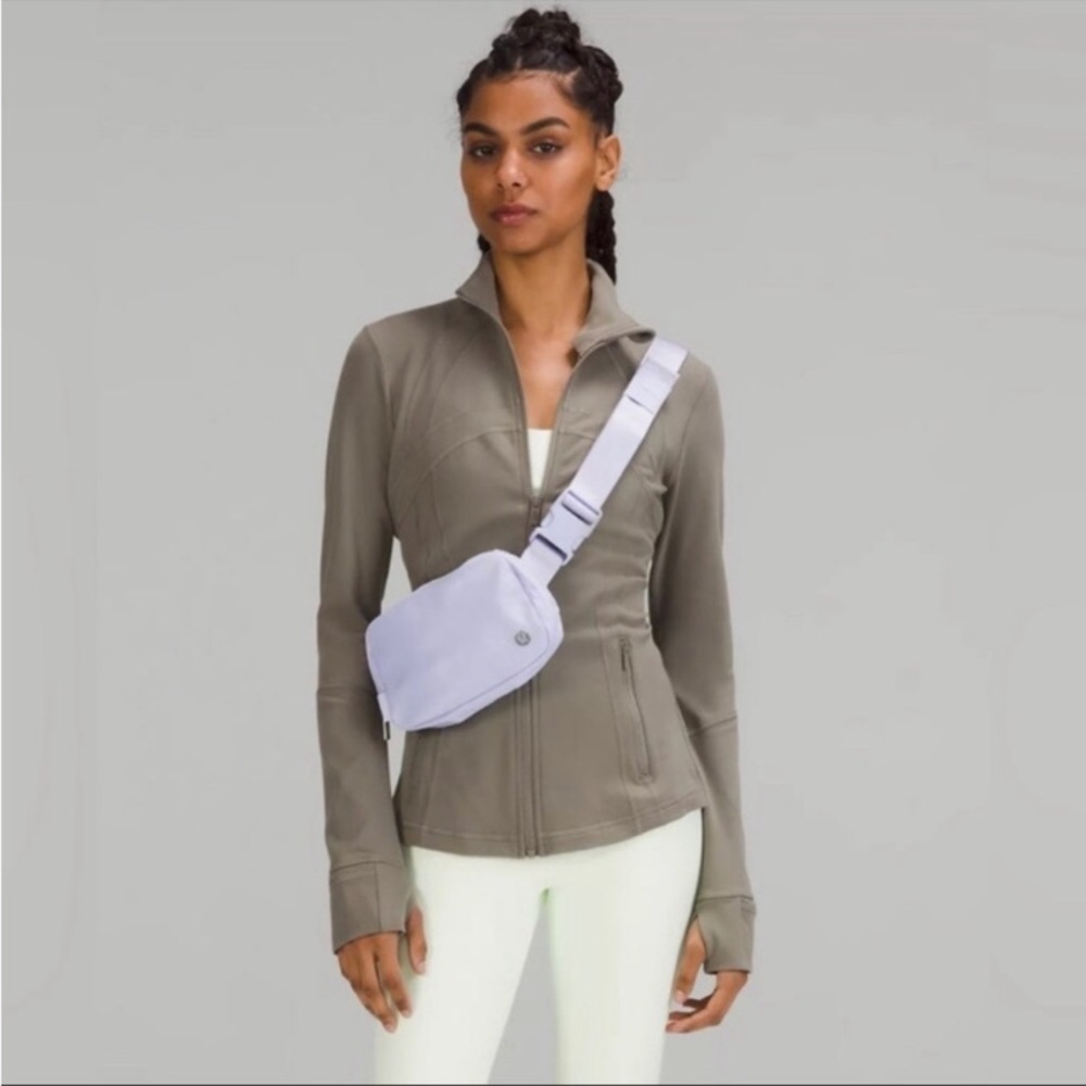 Lululemon Everywhere Belt Bag Lavender 1L —#039 - Picture 3 of 6